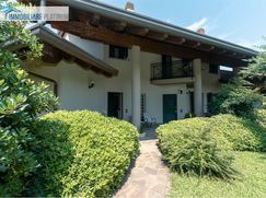 Casa Bi/Trifamiliare in Residenziale