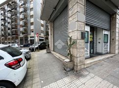 Negozio/Locale commerciale in Commerciale