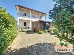 Casa Bi/Trifamiliare in Residenziale