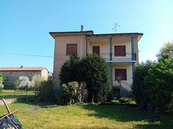 Casa Bi/Trifamiliare in Residenziale