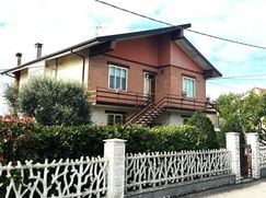 Casa Bi/Trifamiliare in Residenziale