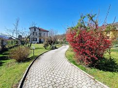 Casa Bi/Trifamiliare in Residenziale