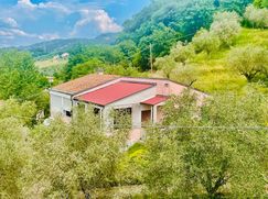 Casa Bi/Trifamiliare in Residenziale
