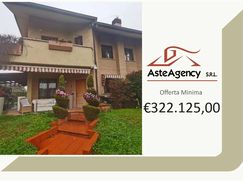 Casa Bi/Trifamiliare in Residenziale