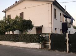 Casa Bi/Trifamiliare in Residenziale