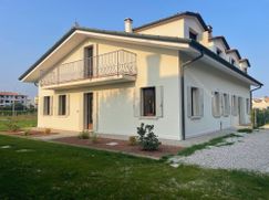 Casa Bi/Trifamiliare in Residenziale