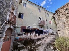 Casa Bi/Trifamiliare in Residenziale