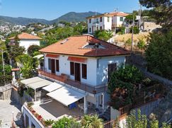 Casa Bi/Trifamiliare in Residenziale