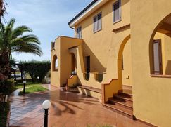 Casa Bi/Trifamiliare in Residenziale