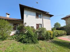 Casa Bi/Trifamiliare in Residenziale