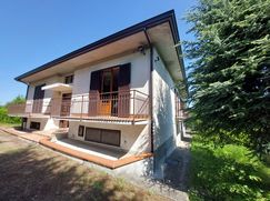 Casa Bi/Trifamiliare in Residenziale