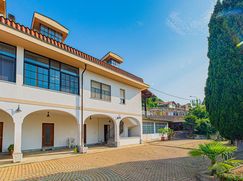 Casa Bi/Trifamiliare in Residenziale