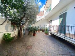 Casa Bi/Trifamiliare in Residenziale
