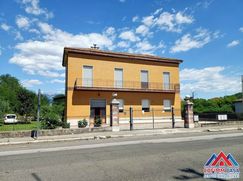 Casa Bi/Trifamiliare in Residenziale
