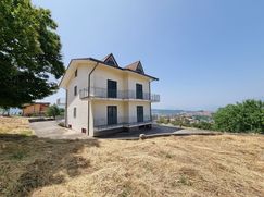 Casa Bi/Trifamiliare in Residenziale