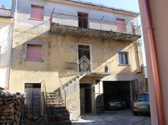 Casa Bi/Trifamiliare in Residenziale