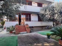 Casa Bi/Trifamiliare in Residenziale