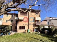 Casa Bi/Trifamiliare in Residenziale