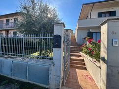 Casa Bi/Trifamiliare in Residenziale