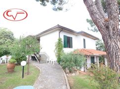 Casa Bi/Trifamiliare in Residenziale