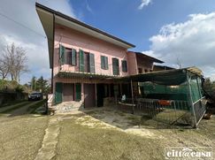 Casa Bi/Trifamiliare in Residenziale