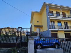 Casa Bi/Trifamiliare in Residenziale