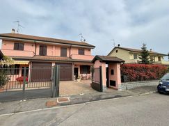 Casa Bi/Trifamiliare in Residenziale