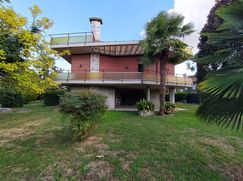 Casa Bi/Trifamiliare in Residenziale
