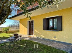 Casa Bi/Trifamiliare in Residenziale