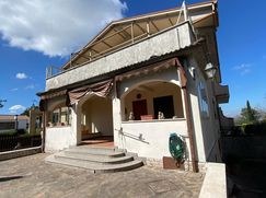 Casa Bi/Trifamiliare in Residenziale