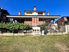 Casa Bi/Trifamiliare in Residenziale