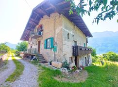 Casa Bi/Trifamiliare in Residenziale