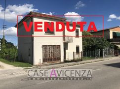 Casa Bi/Trifamiliare in Residenziale