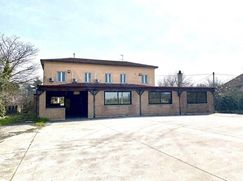 Negozio/Locale commerciale in Commerciale