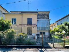 Casa Bi/Trifamiliare in Residenziale