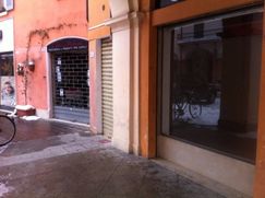 Negozio/Locale commerciale in Commerciale