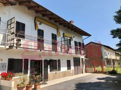 Casa Bi/Trifamiliare in Residenziale