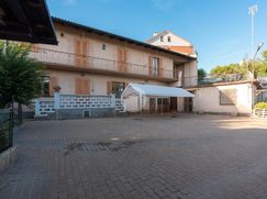 Casa Bi/Trifamiliare in Residenziale