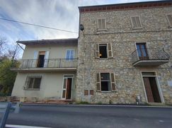 Casa Bi/Trifamiliare in Residenziale