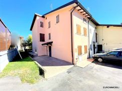 Casa Bi/Trifamiliare in Residenziale