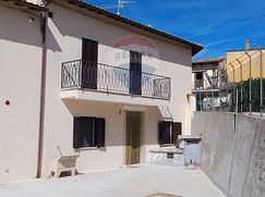 Casa Bi/Trifamiliare in Residenziale