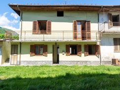Casa Bi/Trifamiliare in Residenziale