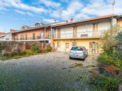 Casa Bi/Trifamiliare in Residenziale