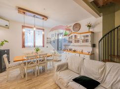 Casa Bi/Trifamiliare in Residenziale