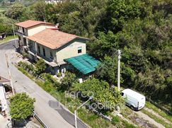 Casa Bi/Trifamiliare in Residenziale