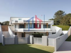 Casa Bi/Trifamiliare in Residenziale