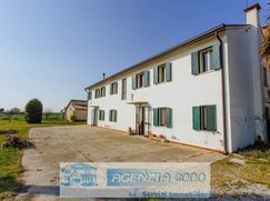 Casa Bi/Trifamiliare in Residenziale