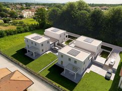 Casa Bi/Trifamiliare in Residenziale