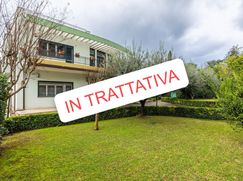 Casa Bi/Trifamiliare in Residenziale