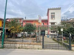 Casa Bi/Trifamiliare in Residenziale